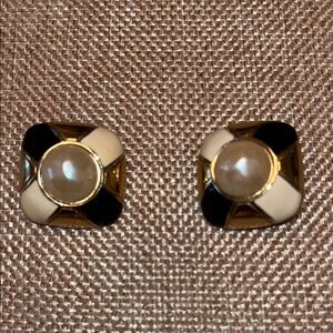 Vintage Givenchy NY Paris black enamel and faux pearl Women’s Earrings squared